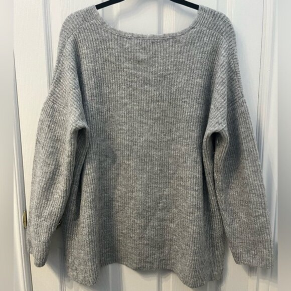 Forever 21 Grey V-Neck Sweater - Picture 5 of 6